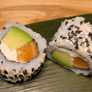 California Roll  De Salmón  queso(8 Pza.)