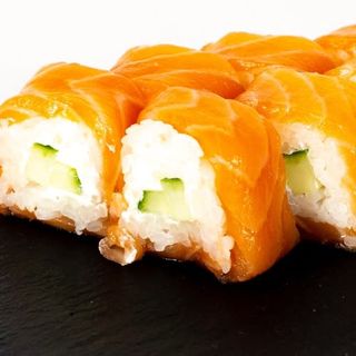 Rollo Fresco Con Pepino Y Queso (8 pzs.)