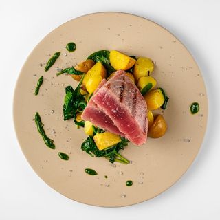 Tuna steak sa krompir salatom