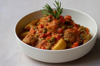 Ración De Albóndigas En Salsa