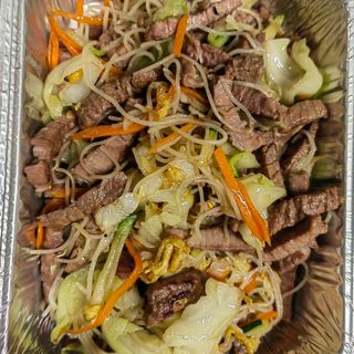 spaghetti di riso con manzo e verdure