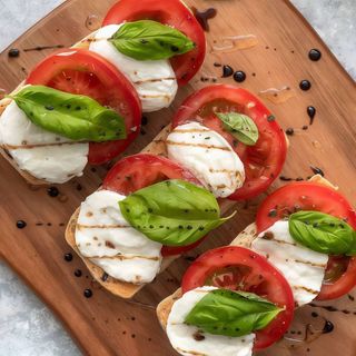Bruschetta Caprese (1 Ud.)