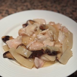 Pollo con bambù e funghi