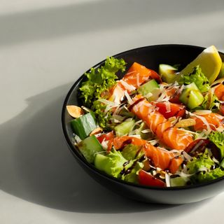 Салат з лососем (220г)