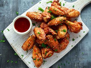 Alitas De Pollo con patatas (6 Uds.)