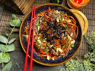 Фо Фань локшина з телятиною та соусом Том Ям (400g)