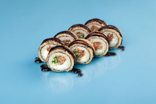 Жареный с лососем унаги 