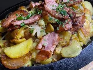 Картопля смажена з беконом (400 г)