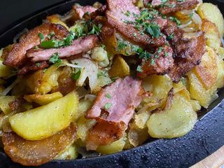 Картопля смажена з беконом (400 г)