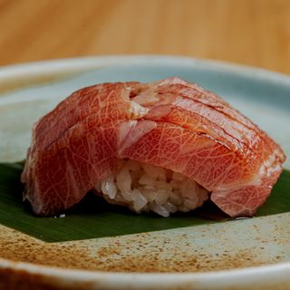 Nigiri tłusty tuńczyk toro 1 szt.