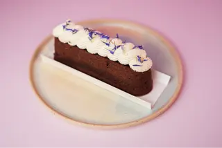 Eklerowe brownie czarna porzeczka