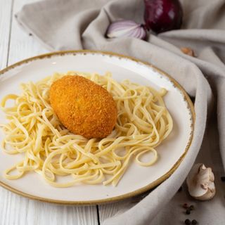 Спагеті з котлеткою по-київськи