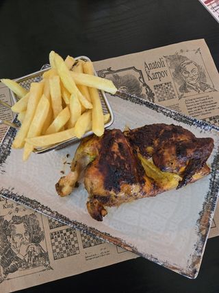 Menú Medio Pollo Y Patatas