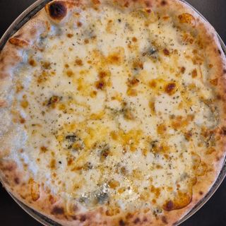 Pizza 4 formaggi