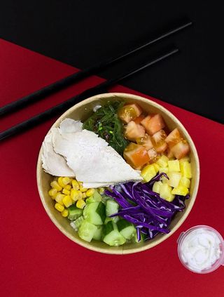 Боул Поке с грудкой