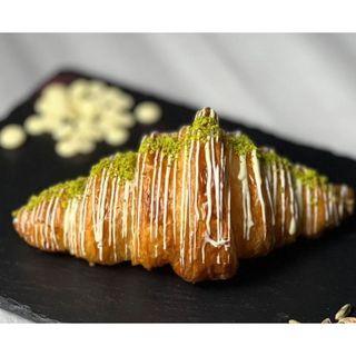 Круассан с фисташкой