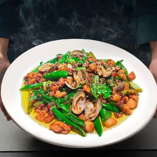 花蛤尖椒鸡 Pollo con almejas y guindillas