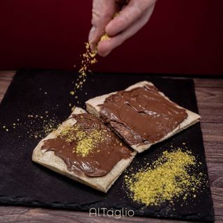 Pizzetta Nutella e granella di pistacchio