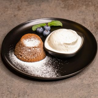 Lava Cake cu Înghețată de Vanilie