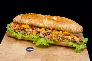 Sendvič s Trganom Piletinom u BQQ umaku  i sirom mali