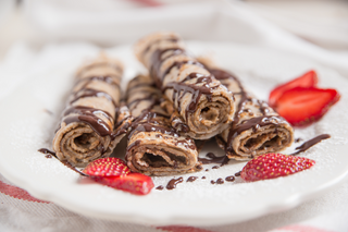 Palačinka sa kremom i keksom