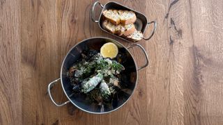 Мідії в соусі з горґонзоли (400г)