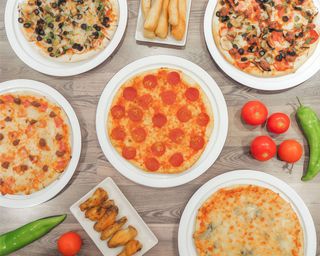 COMBO PARA 2 + Aletes de Pollastre + 2 begudes (pizza + side + 2 drinks)