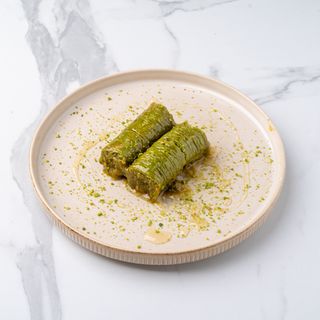 Baklava rollo