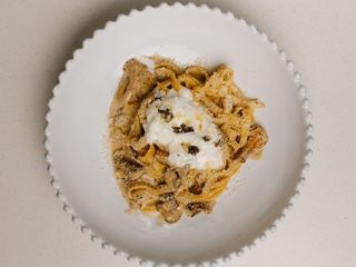 Паста з трюфельним карпачо та страчателлою (300g)