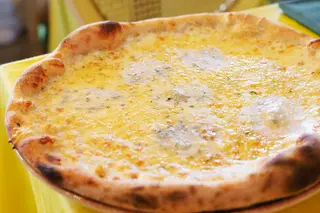 Pizza cuatro quesos