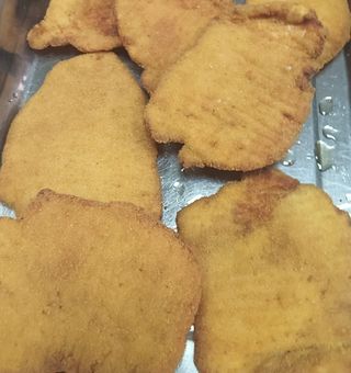 Escalope de pollo y patatas fritas 