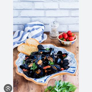 Zuppa di cozze con crostini al rosmarino