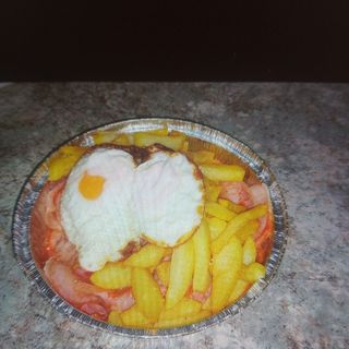 Plato De Magreta Con 2 Huevos Y Patatas