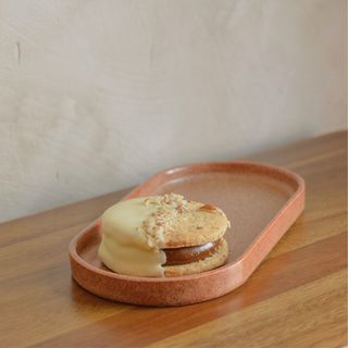 Alfajor De Almendras, Chocolate Blanco Y Nueces