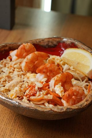 Удон з куркою та креветками