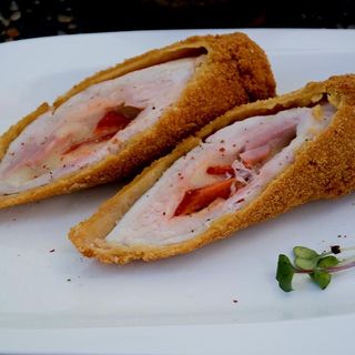 Cordon bleu cu cartofi cu rozmarin