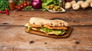 Cheesy chicken + coca cola 0.33 - akcija