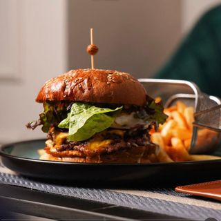  Burger Elysium   