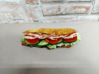 Чиабата с печено пиле (200г)