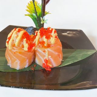 123. Gunkan spicy salmone - 4 pezzi