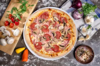 Pizza Capriciosa medie + Clatite + Coca Cola