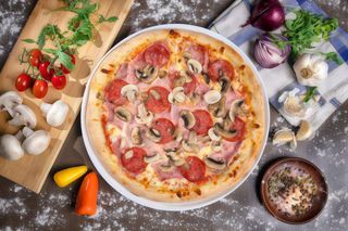 Pizza Capriciosa medie + Clatite + Coca Cola