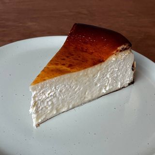 Sernik baskijski waniliowy