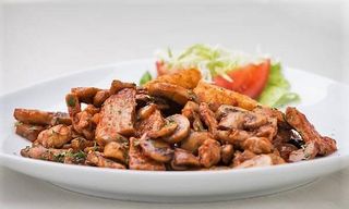 Pileći mišići u umaku od šampinjona