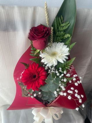 Ramo com 1 Rosa e 2 Gérberas