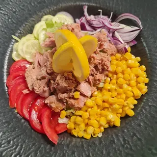 Salată cu ton