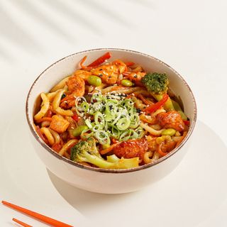 Wok udon cu pui in sos Taiwanez