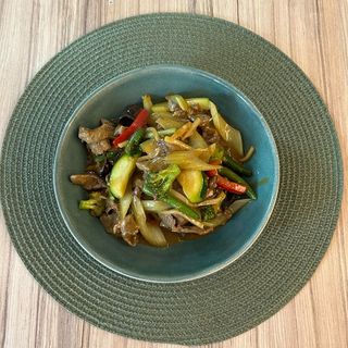 Danie z wieprzowiny z warzywami 500g