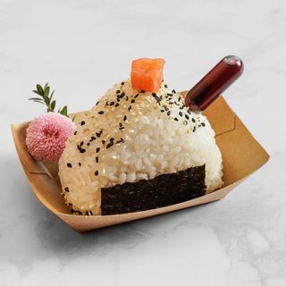 21. Onigiri salmone
