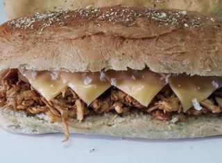 Bocadillo de pollo grill bbq